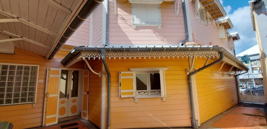 Ensemble immobilier bien situé, Saint Joseph