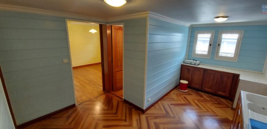 Ensemble immobilier bien situé, Saint Joseph