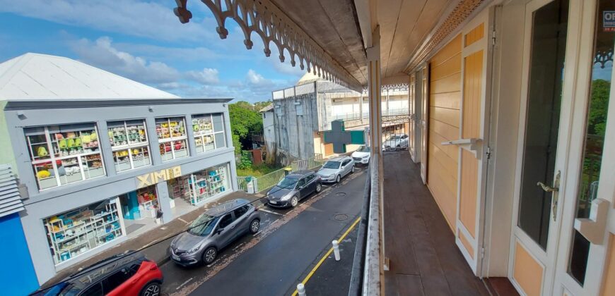Ensemble immobilier bien situé, Saint Joseph