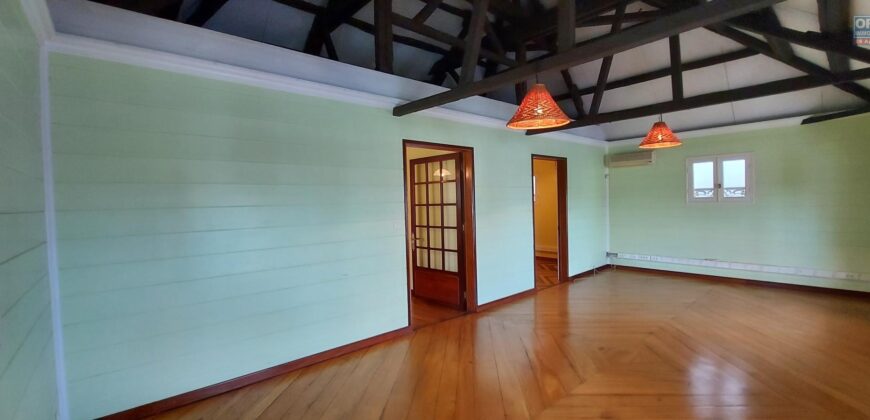Ensemble immobilier bien situé, Saint Joseph