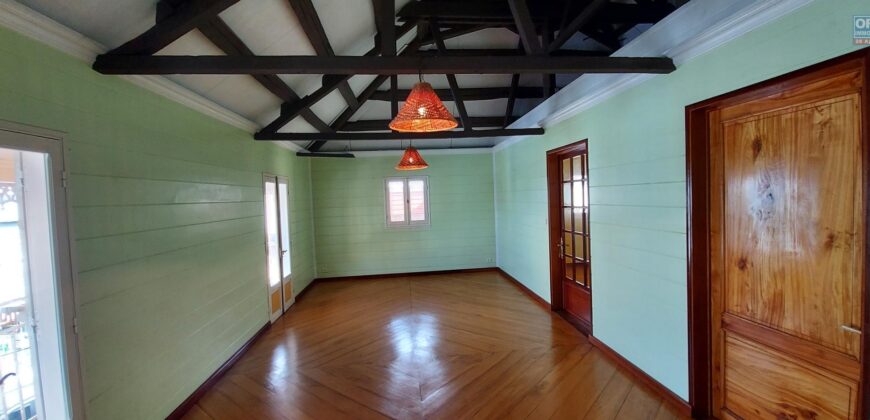 Ensemble immobilier bien situé, Saint Joseph
