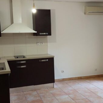 Sympathique appartement F2,  Sainte Clotilde