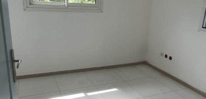 Spacieux appartement de type F2 situé proche de toutes commodité à Sainte Anne
