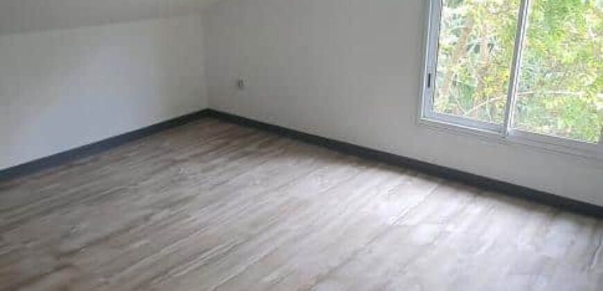 Spacieux appartement de type F2 situé proche de toutes commodité à Sainte Anne