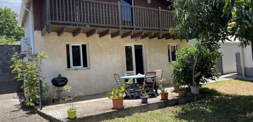 Deux maisons de type F8 + un F3, Etang Salé