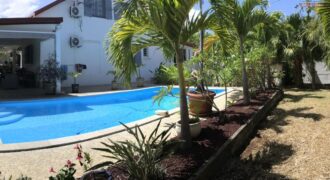 Séduisante villa T7 de 190 m2 avec piscine, La Rivière
