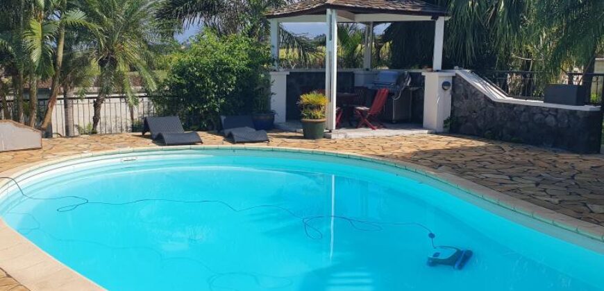 Charmante villa meublée de type F2, Saint Pierre