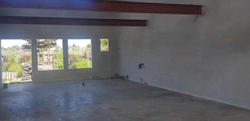 Local commercial de 100 m2, Etang Salé