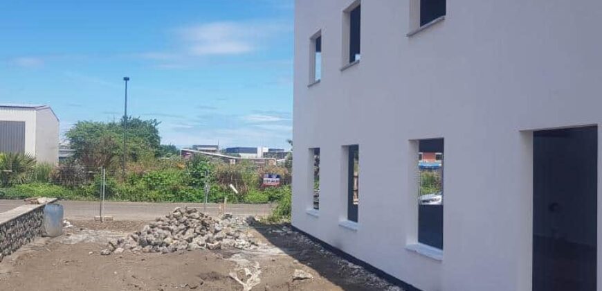 Local commercial de 100 m2, Etang Salé