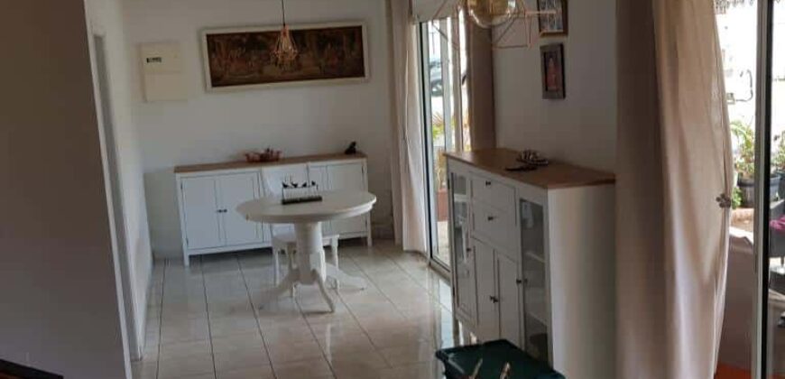 Jolie villa meublée T4 proche commerces, Etang Salé