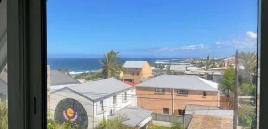 Bel appartement T3 offrant une belle vue sur mer, Saint Pierre