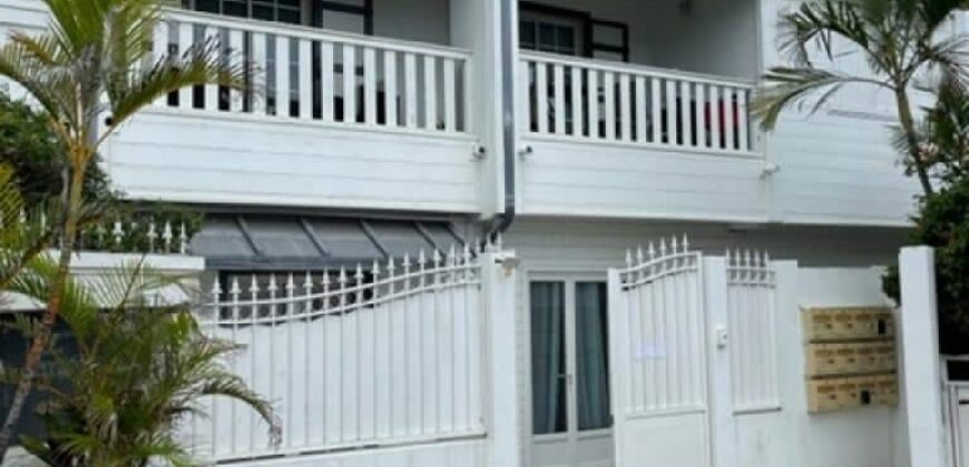 Bel appartement T3 offrant une belle vue sur mer, Saint Pierre