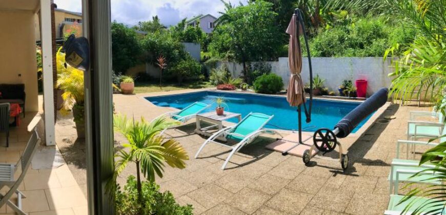 Séduisante villa de plain-pied avec piscine, La Rivière Saint Louis