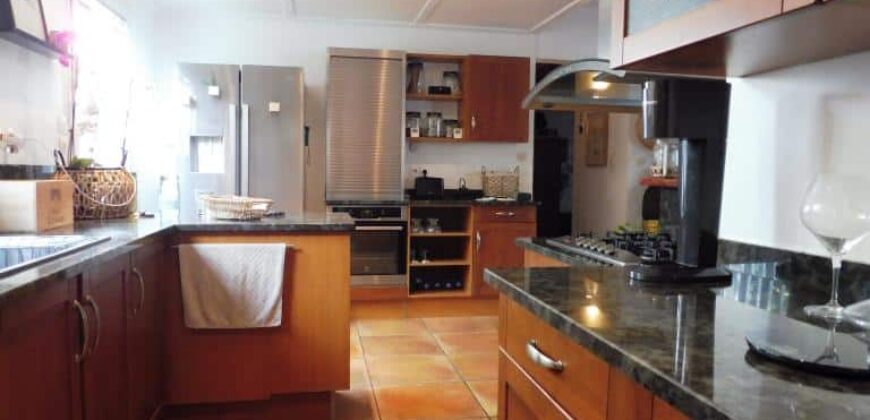 Superbe villa de 170 m2 sur 1000 m2 de jardin, Avirons