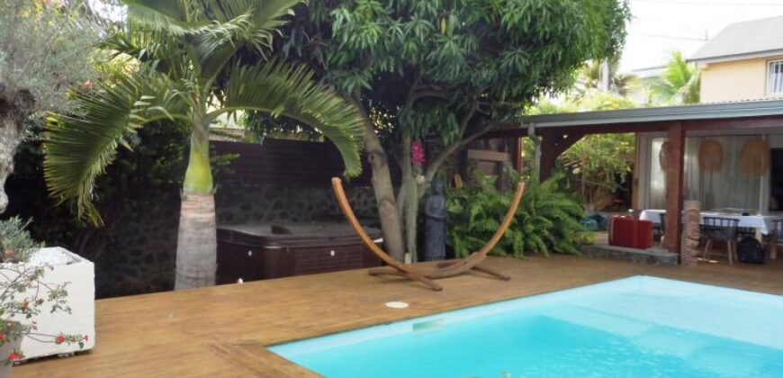 Superbe villa de 170 m2 sur 1000 m2 de jardin, Avirons