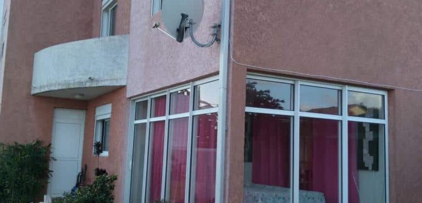 Charmante villa T5 avec piscine et vue mer, Tampon
