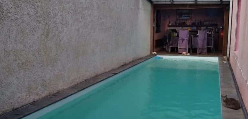 Charmante villa T5 avec piscine et vue mer, Tampon