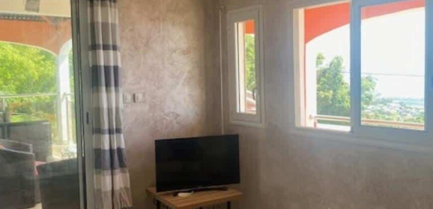 Spacieuse villa meublée et studio attenant à Sainte Marie