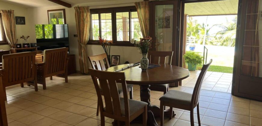 Somptueuse villa vue sur mer avec piscine, Entre deux