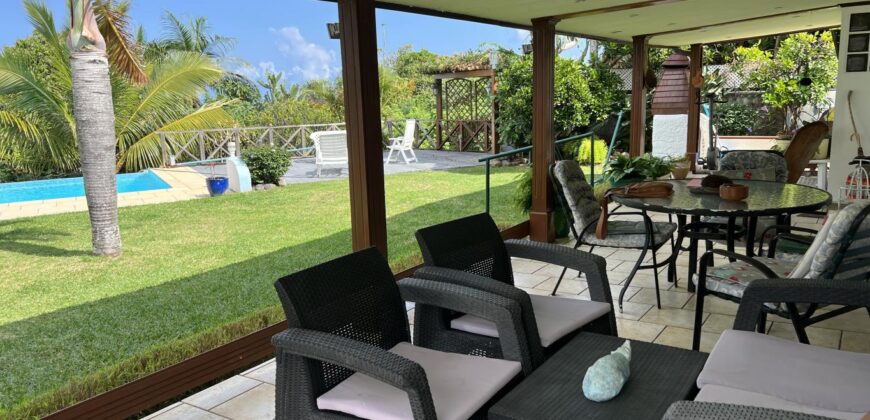 Somptueuse villa vue sur mer avec piscine, Entre deux