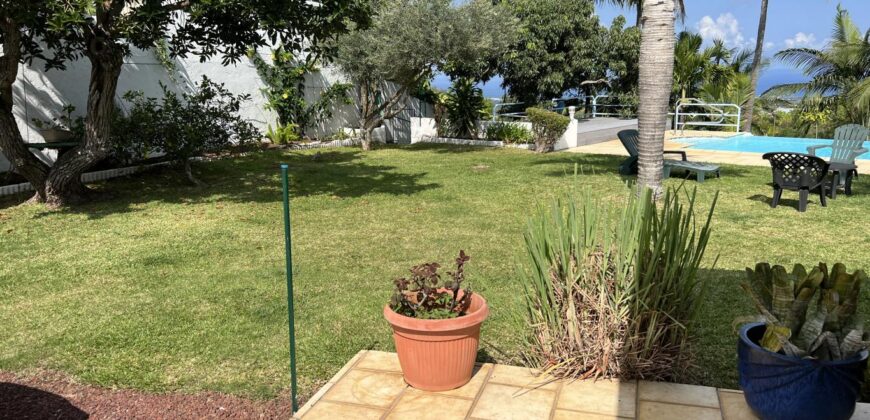 Somptueuse villa vue sur mer avec piscine, Entre deux