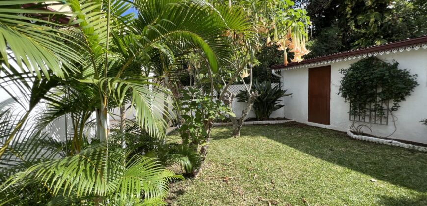 Somptueuse villa vue sur mer avec piscine, Entre deux