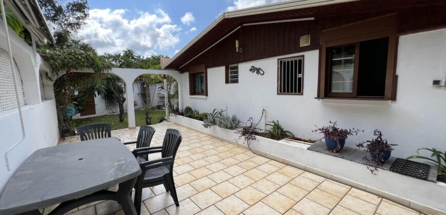 Somptueuse villa vue sur mer avec piscine, Entre deux
