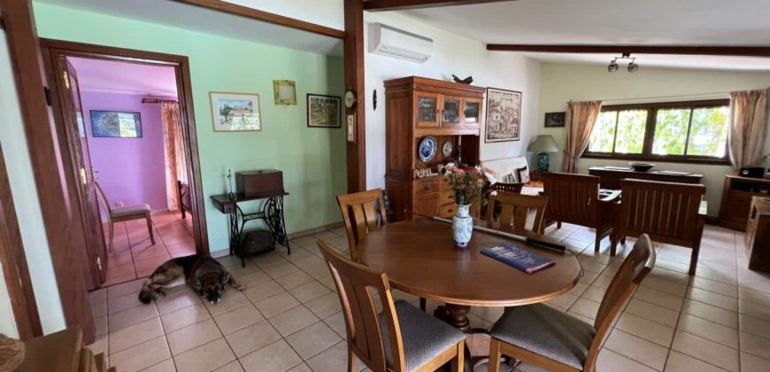 Somptueuse villa vue sur mer avec piscine, Entre deux
