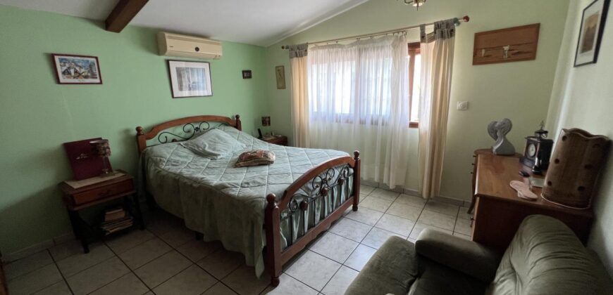 Somptueuse villa vue sur mer avec piscine, Entre deux