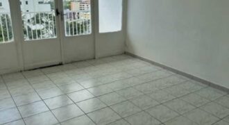 Appartement ancien de type F4 de 78 m2, Saint Denis