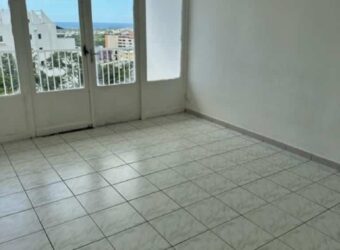 Appartement ancien de type F4 de 78 m2, Saint Denis