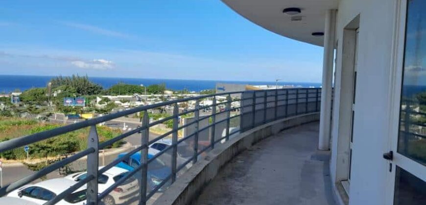 Local commercial avec vue mer et parking, Saint-Joseph
