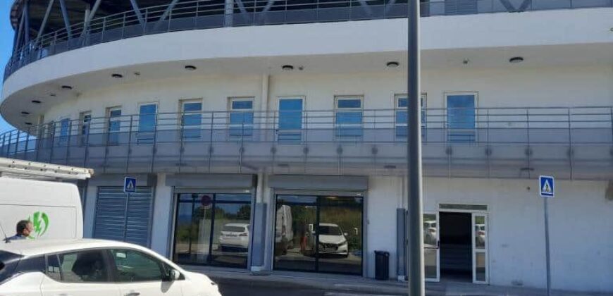 Local commercial avec vue mer et parking, Saint-Joseph