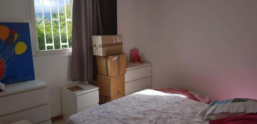 Villa de type F4 avec un beau jardin, Tampon
