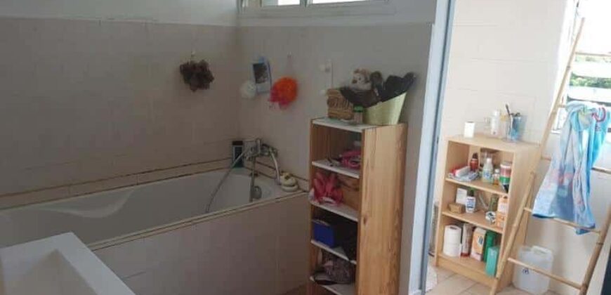Villa de type F4 avec un beau jardin, Tampon