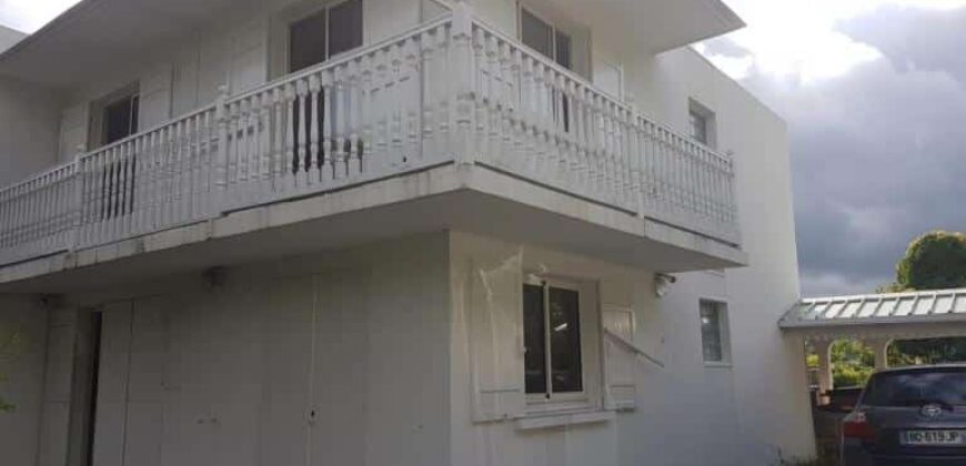 Villa de type F4 avec un beau jardin, Tampon