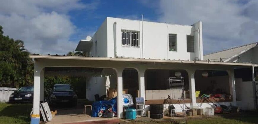 Villa de type F4 avec un beau jardin, Tampon