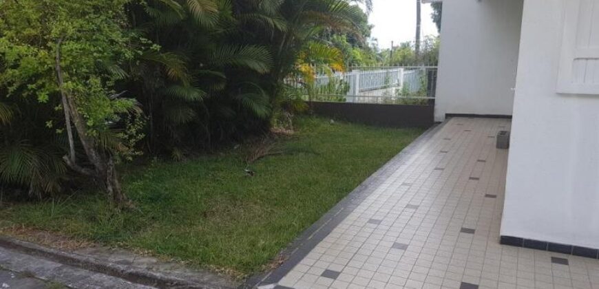 Villa de type F4 avec un beau jardin, Tampon