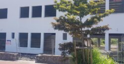 Local commercial de 100M2 avec vue montagne , Etang-Salé