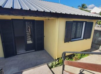 À louer : Villa T4 rénovée avec jardin clôturé à Saint-Benoit
