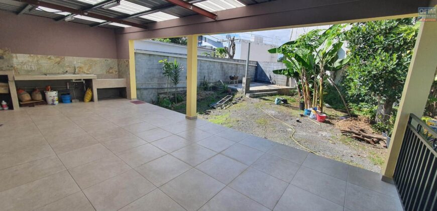 À louer : Villa T4 rénovée avec jardin clôturé à Saint-Benoit