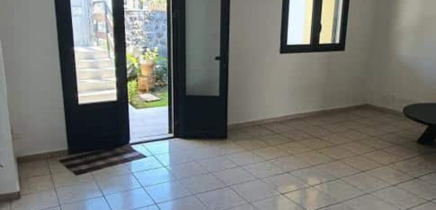 À louer : Villa T4 rénovée avec jardin clôturé à Saint-Benoit