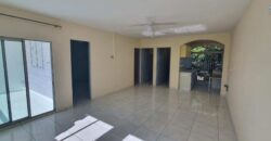 Appartement T3 avec cour fermée, proche du centre-ville de Saint-Benoit