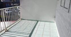 Appartement T3 avec cour fermée, proche du centre-ville de Saint-Benoit