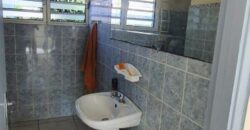 Appartement T3 avec cour fermée, proche du centre-ville de Saint-Benoit
