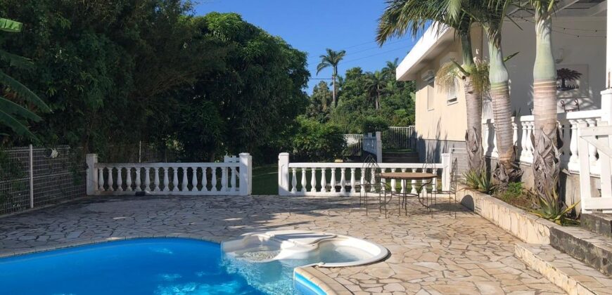 Grande maison de 142m2 de plein pieds La montagne à Saint Dénis