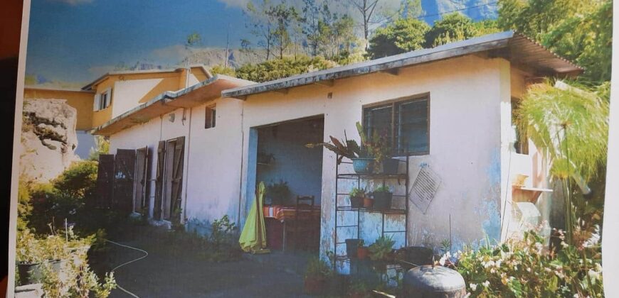Maison F5 de 120 m2 à rénover avec un superbe vue sur Cilaos