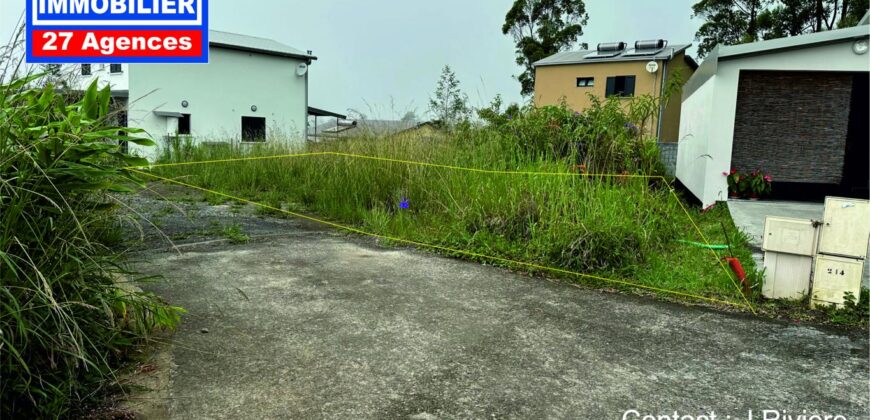 A vendre un terrain plat de 420 m2 situé à La Plaine des Palmistes