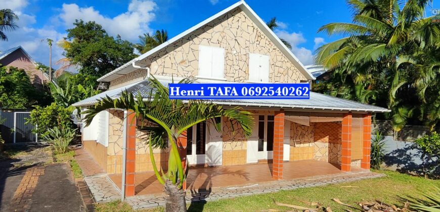 A vendre charmante villa T5 de 108 m2, située dans un lotissement résidentiel privé et prisé à Saint Joseph