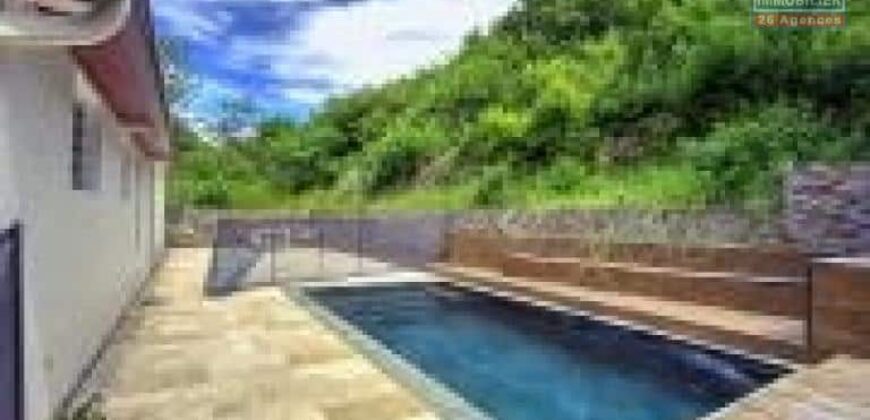 Vente superbe villa avec piscine et vue imprenable située aux Avirons